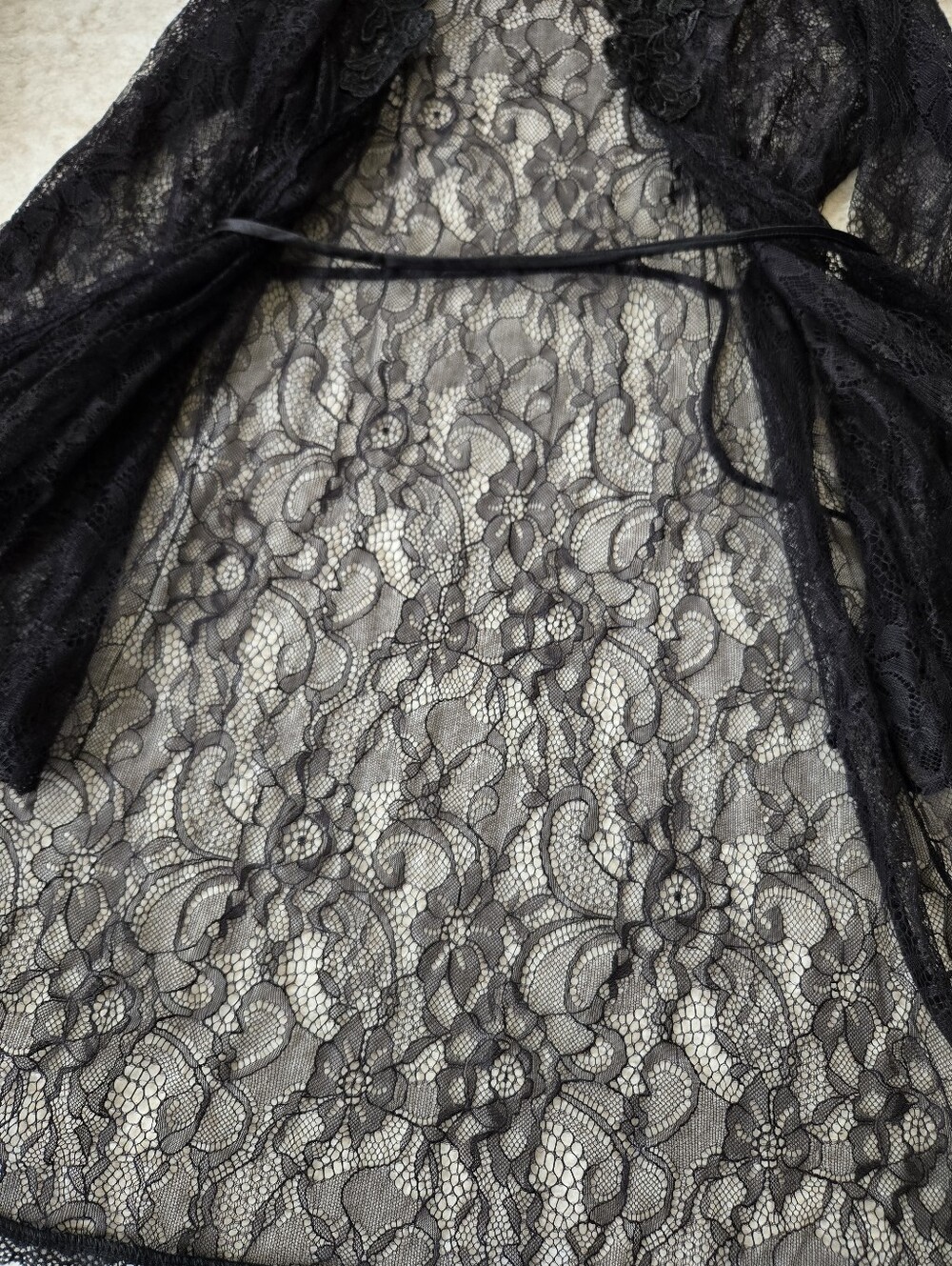 In Bloom Black Lace Robe - Picture 4 of 8